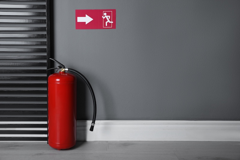 Rettungsweg Schild an einer Wand